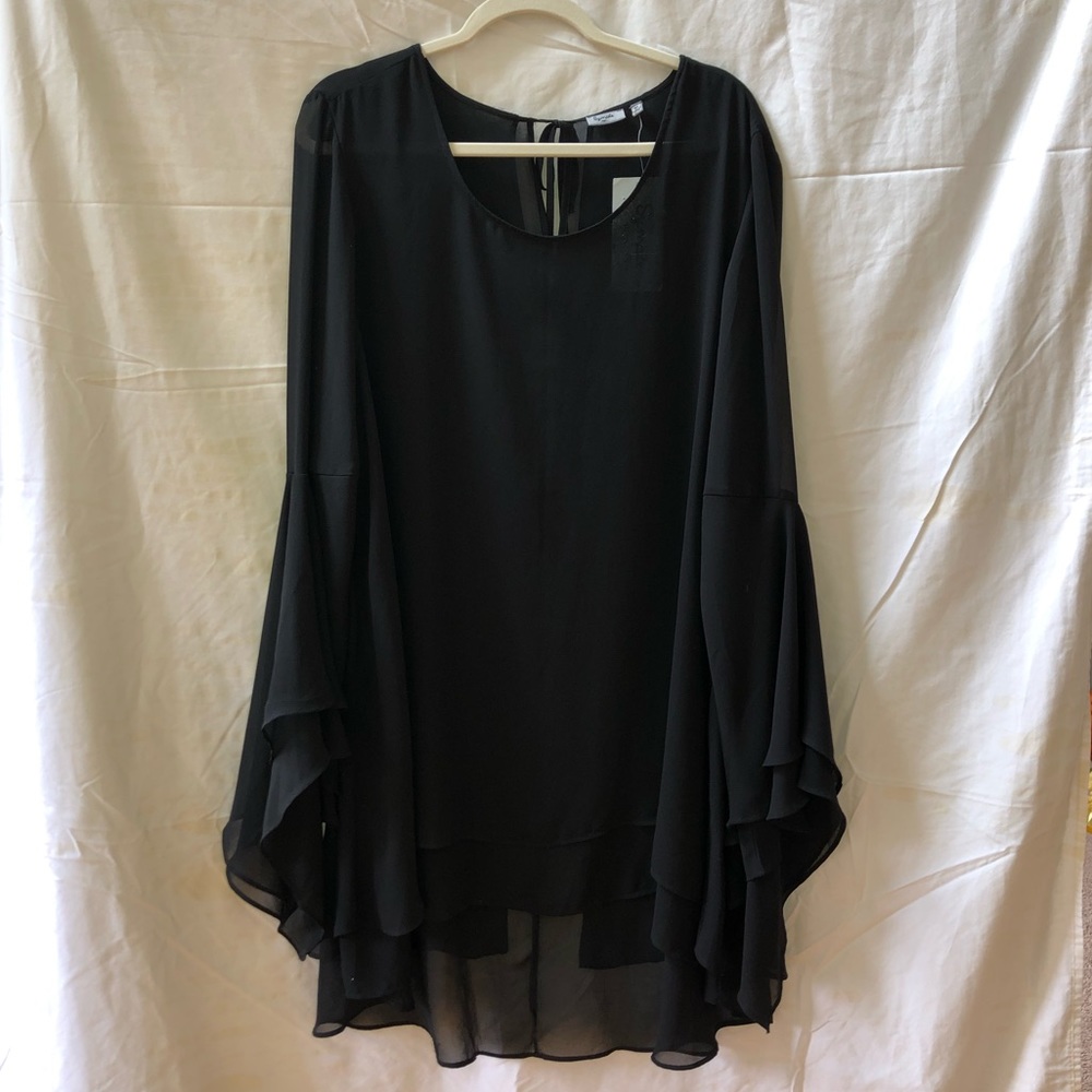 Beautiful Flowy Top.